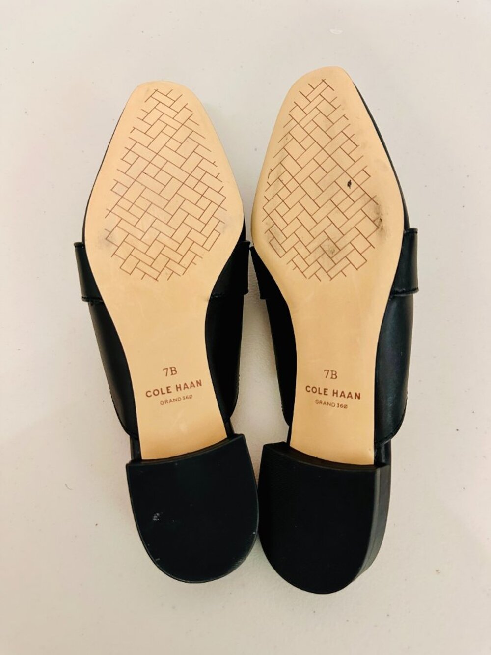 NEW COLE HAAN BLACK LEATHER SLIP-ON SLIDES MULES FLATS SANDALS 7B - Picture 5 of 8